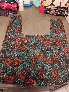 LuLaRoe Floral Rose Print Leggings in Black, Teal & Rust